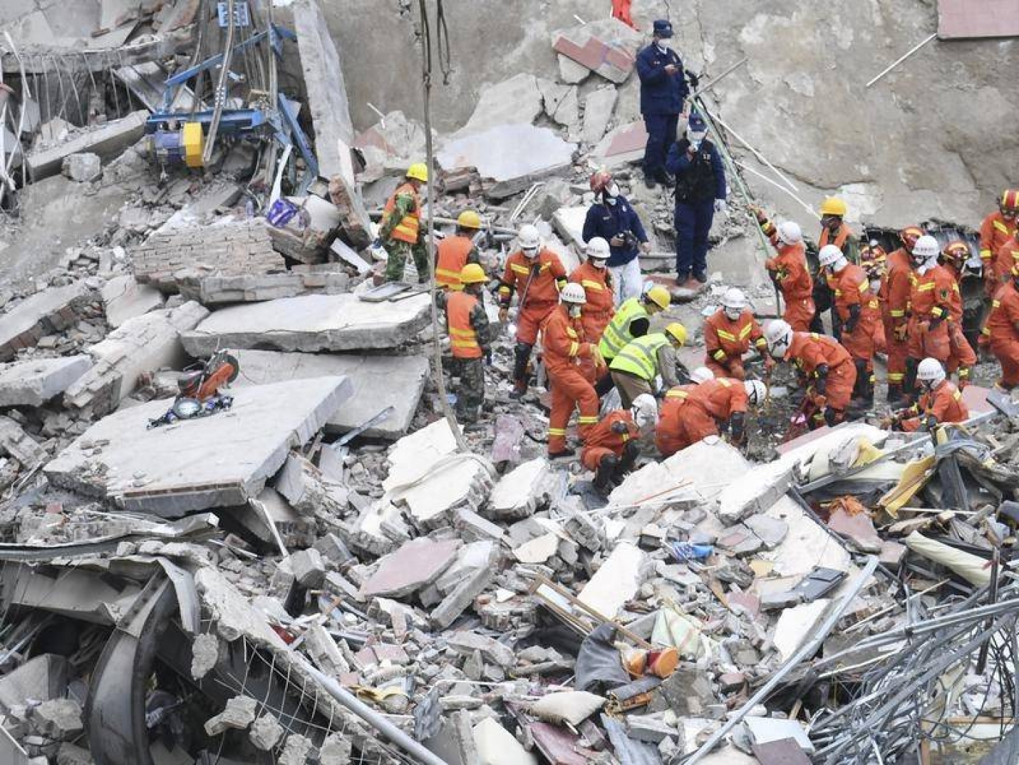 12 человек погибли при обрушении на мраморном руднике в Пакистане